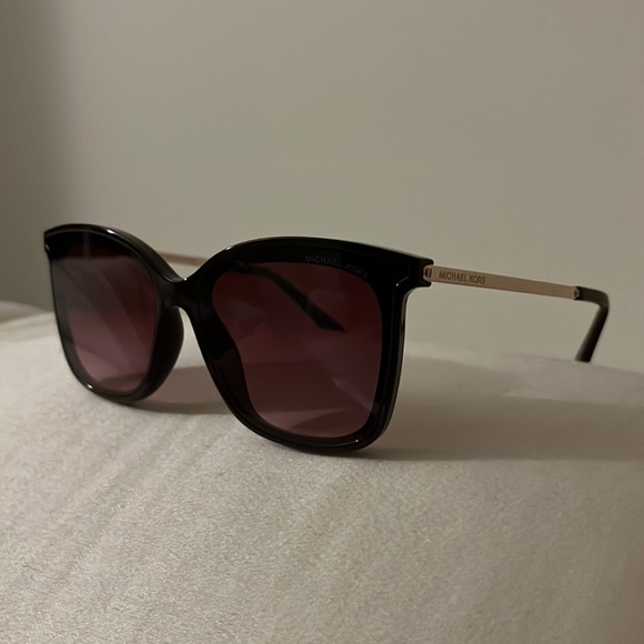 EUC Michael Kors 🕶️ Zermatt 2079U in Plum